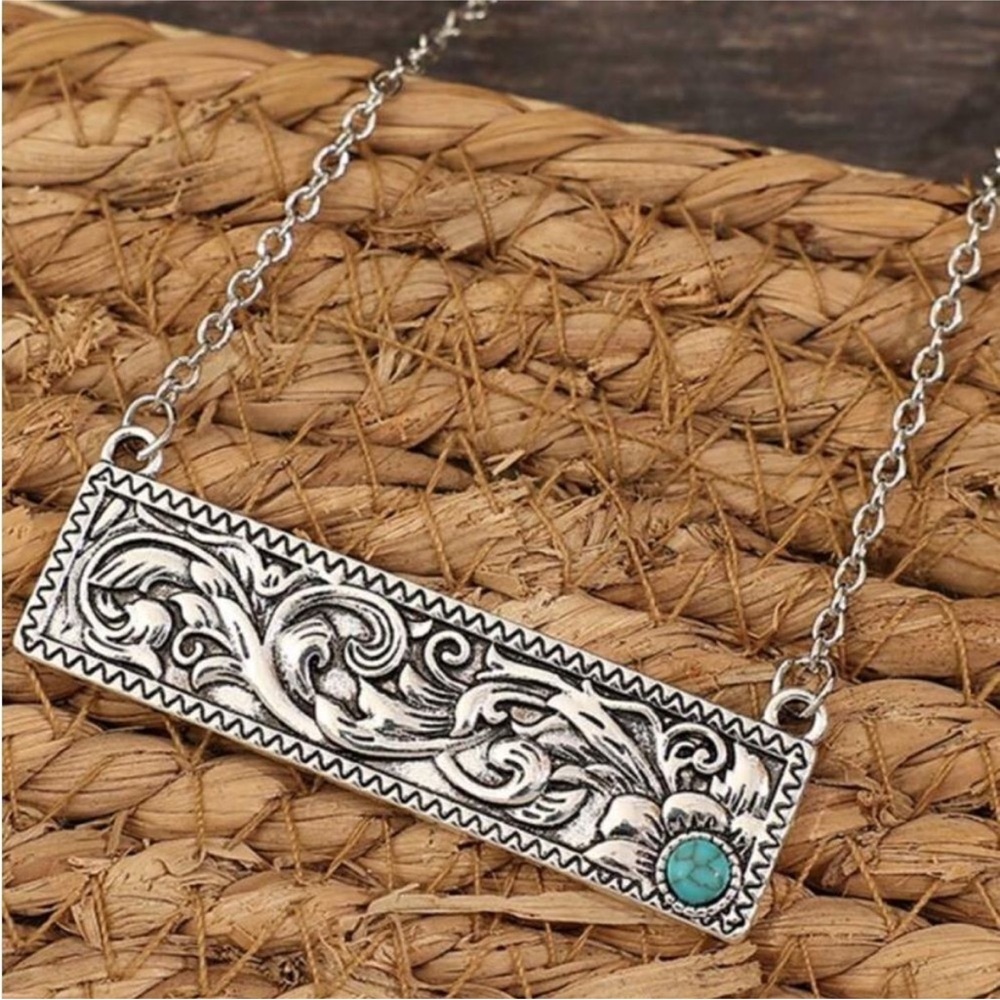 ✨ 5 for 25 ✨ Elegant Silver Necklace with Turquoise Accent - Picture 2 of 4